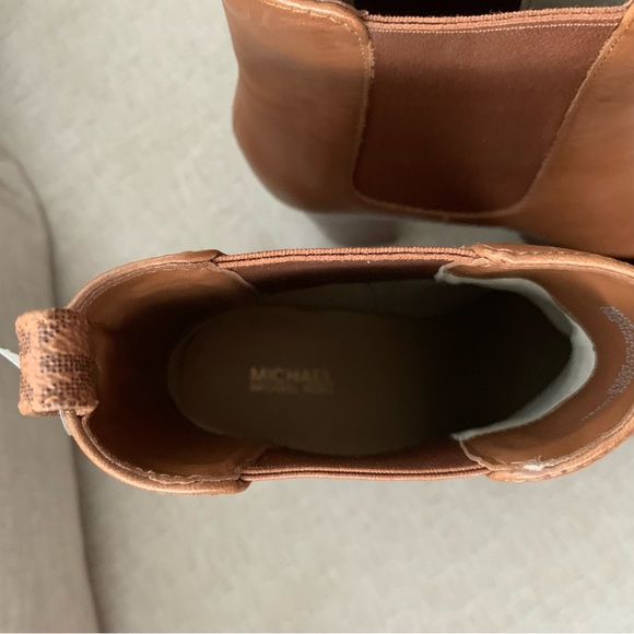 NWT Michael Kors Camel-Brown Leather Platform Chelsea Boots 10 - Picture 11 of 11